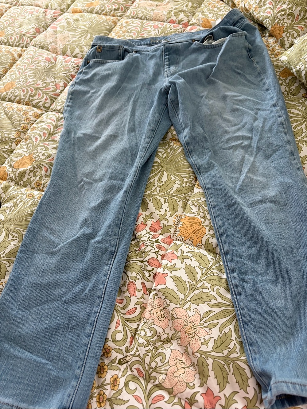 Light Wash Blue  pull-on Jeans